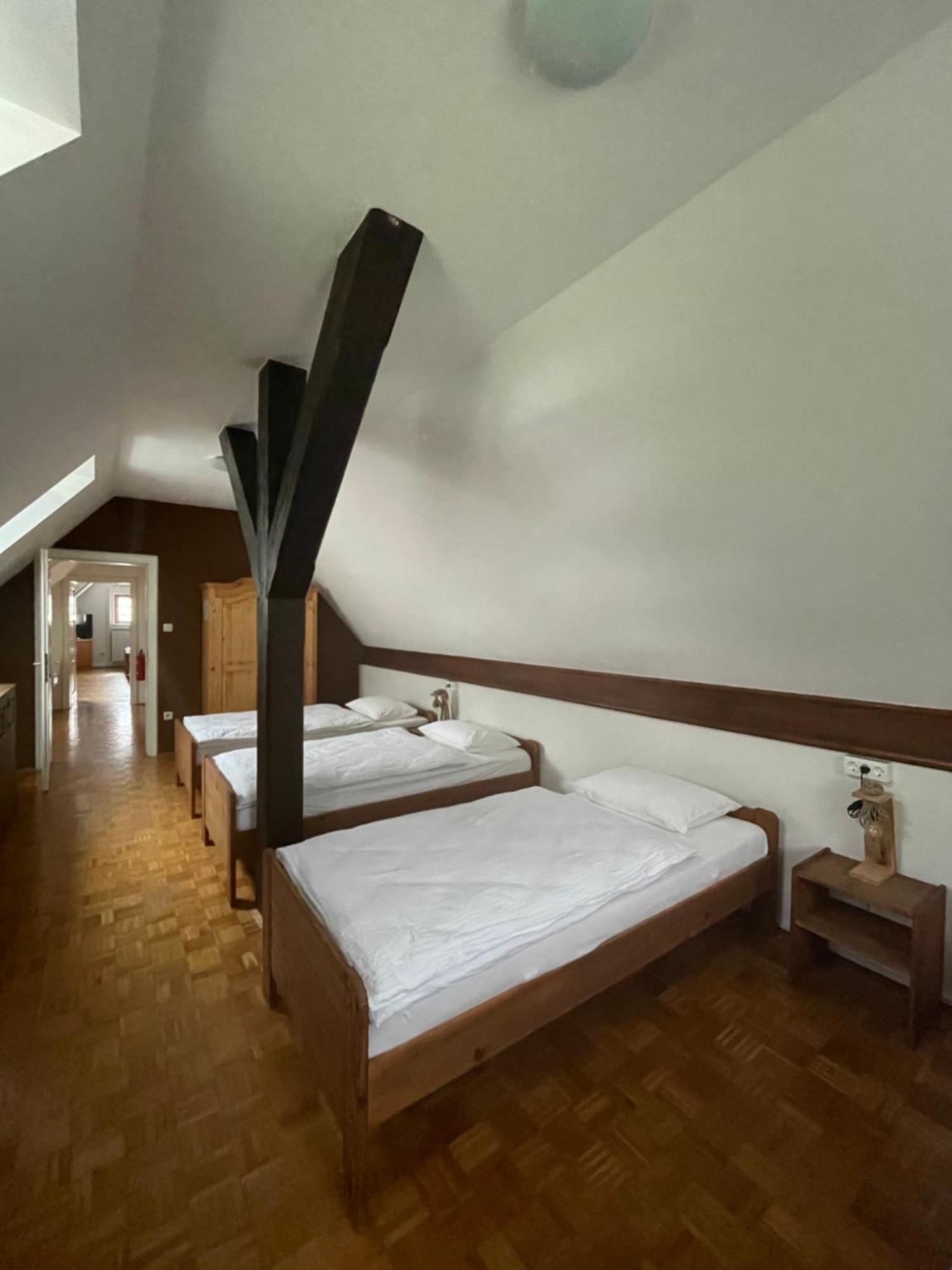 Gostisce Barbara Hotel อิดริยา ภายนอก รูปภาพ